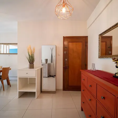 Liora 2 Bedroom In With Balcony 5gbps Fiber Wifi Private Parking And Air Conditioning Just 250m From The *