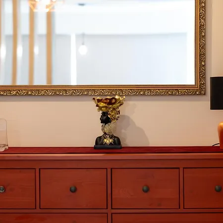 Liora 2 Bedroom In With Balcony 5gbps Fiber Wifi Private Parking And Air Conditioning Just 250m From The Apartamento