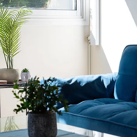 Liora 2 Bedroom In With Balcony 5gbps Fiber Wifi Private Parking And Air Conditioning Just 250m From The Apartamento