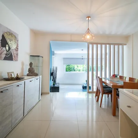 Liora 2 Bedroom In With Balcony 5gbps Fiber Wifi Private Parking And Air Conditioning Just 250m From The Appartement Limasol