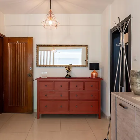 Liora 2 Bedroom In With Balcony 5gbps Fiber Wifi Private Parking And Air Conditioning Just 250m From The Limasol