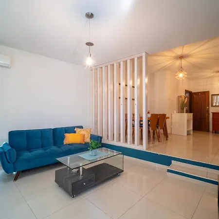 Liora 2 Bedroom In With Balcony 5gbps Fiber Wifi Private Parking And Air Conditioning Just 250m From The Limasol