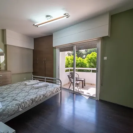 Liora 2 Bedroom In With Balcony 5gbps Fiber Wifi Private Parking And Air Conditioning Just 250m From The Limasol