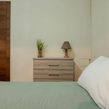 Apartment Liora 2 Bedroom In With Balcony 5gbps Fiber Wifi Private Parking And Air Conditioning Just 250m From The Limassol