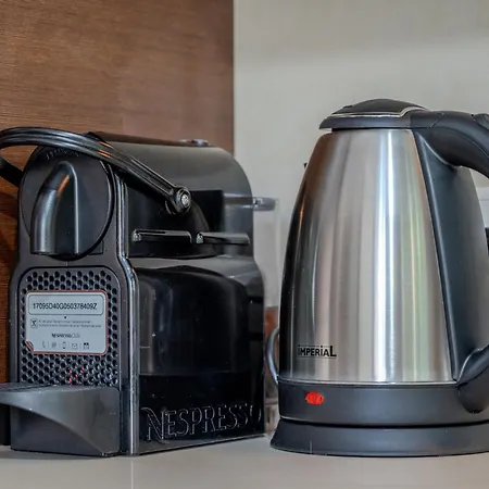 Liora 2 Bedroom In With Balcony 5gbps Fiber Wifi Private Parking And Air Conditioning Just 250m From The * Limassol