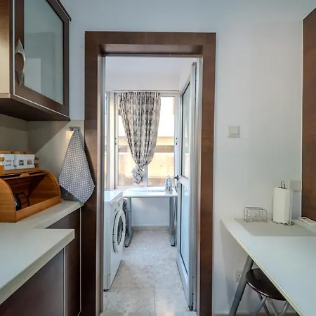 Liora 2 Bedroom In With Balcony 5gbps Fiber Wifi Private Parking And Air Conditioning Just 250m From The