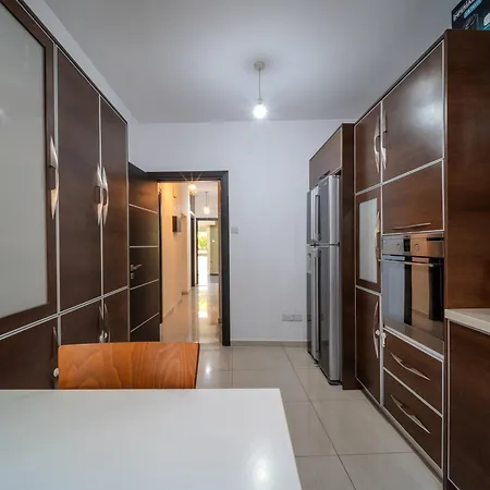 Liora 2 Bedroom In With Balcony 5gbps Fiber Wifi Private Parking And Air Conditioning Just 250m From The Appartement *
