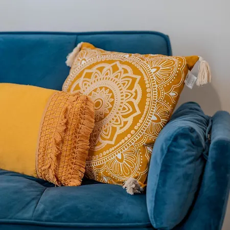 Liora 2 Bedroom In With Balcony 5gbps Fiber Wifi Private Parking And Air Conditioning Just 250m From The Apartment *