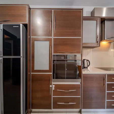 Liora 2 Bedroom In With Balcony 5gbps Fiber Wifi Private Parking And Air Conditioning Just 250m From The * Limasol
